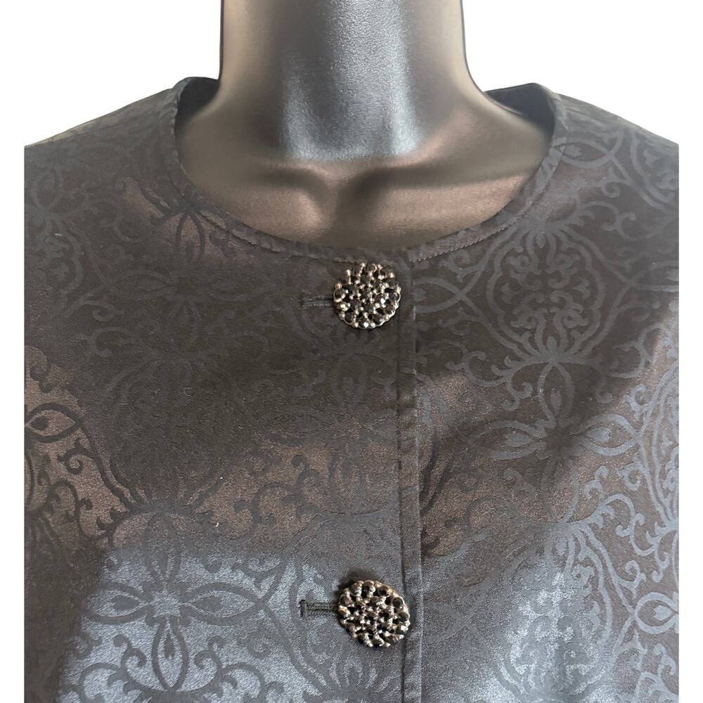 Chico’s Allaro 7/8 Sleeve Jacket Womens Size 2 Black Scroll Pattern Button New - Picture 2 of 11